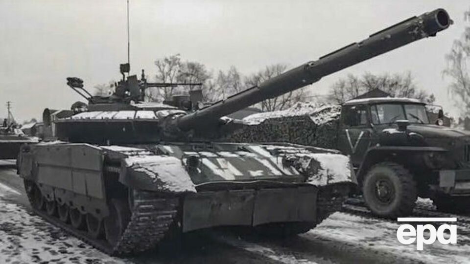 По данным главы ОГА, оккупанты поставили танк напротив дома престарелых и стали стрелять