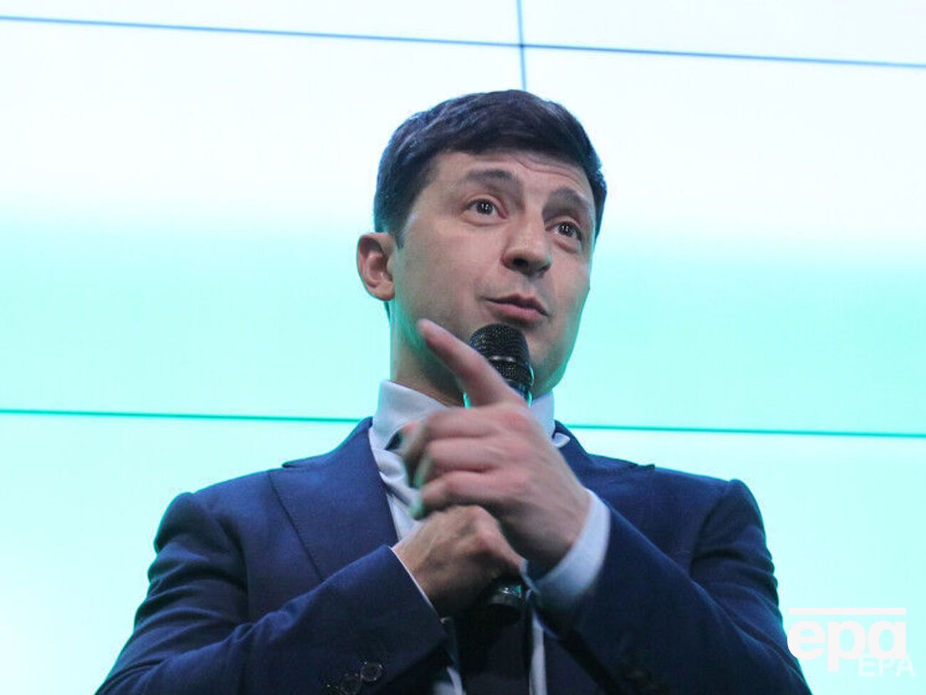 Зеленский (на фото) отметил, что не может серьезно воспринимать слова Путина о неонацистах