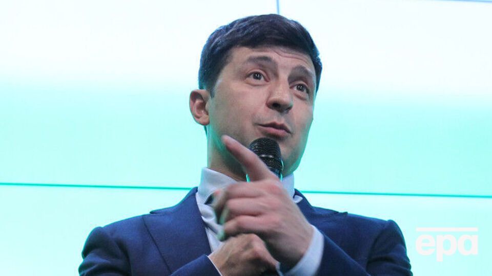 Зеленский (на фото) отметил, что не может серьезно воспринимать слова Путина о неонацистах