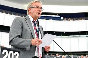 Я підтримую санкції на постачання товарів подвійного призначення, включно з технологіями, в Росію