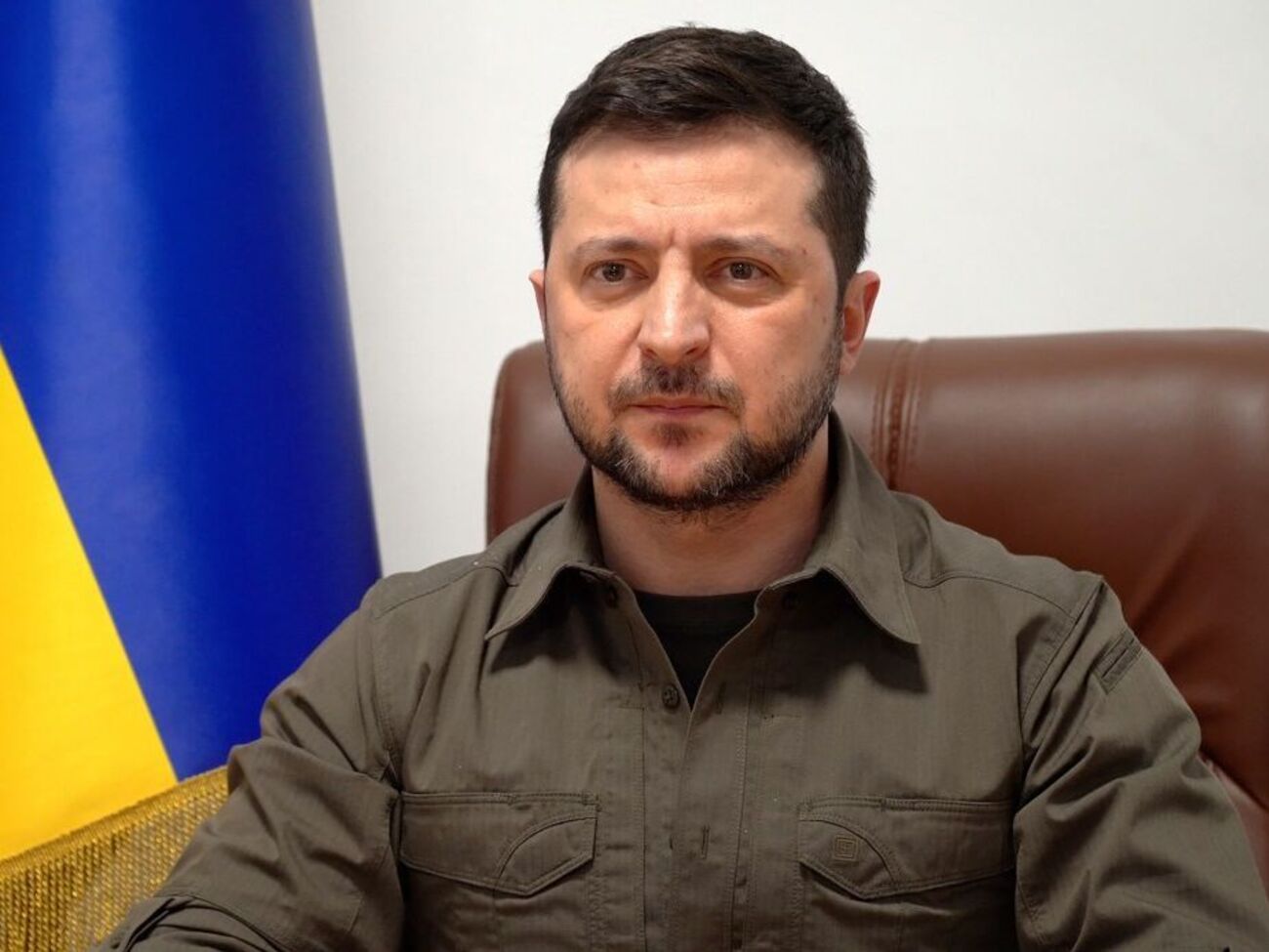 Зеленский:&nbsp;Нет связи сейчас с шестью людьми. Пять водителей и один врач. Будем их освобождать