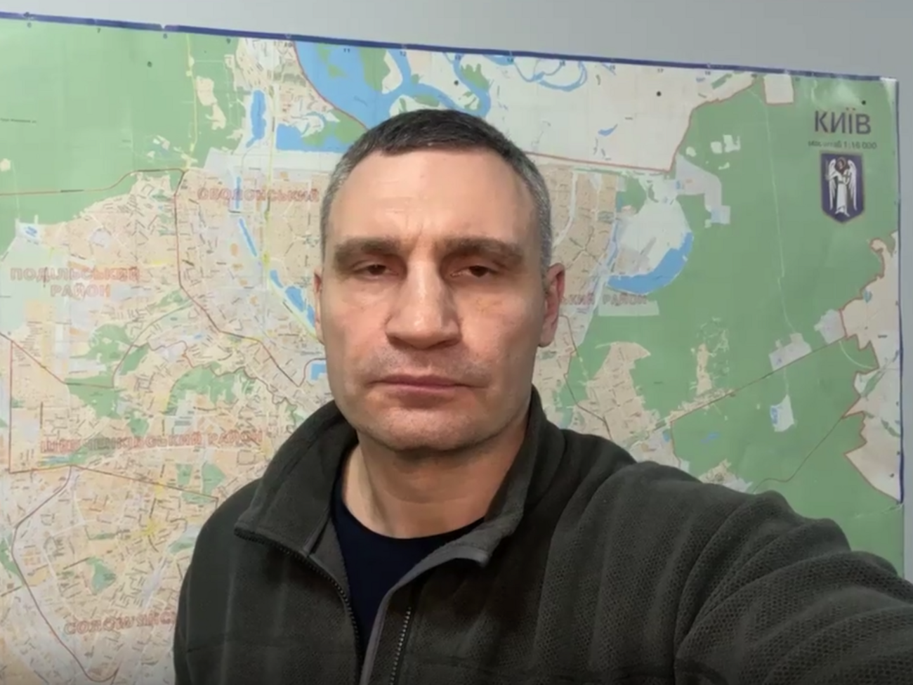 Виталий Кличко: Не снимайте и не выкладывайте видео передвижения военной техники, блокпостов, охраны стратегических объектов. Не помогайте врагу!