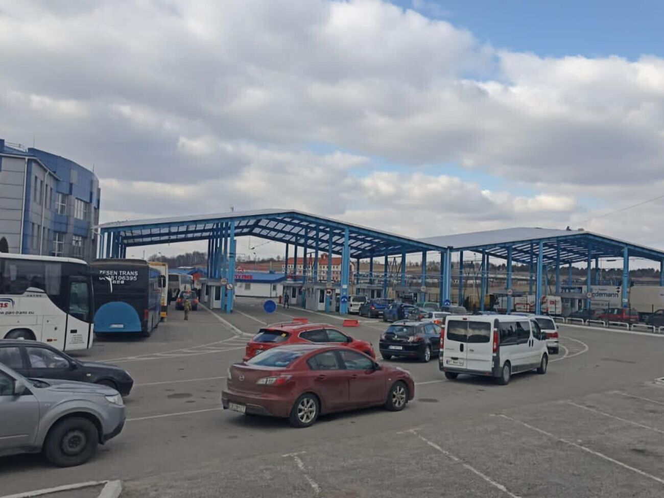 За даними Держприкордонслужби, з початку повномасштабного вторгнення РФ в Україну повернулася понад 351 тис. українців