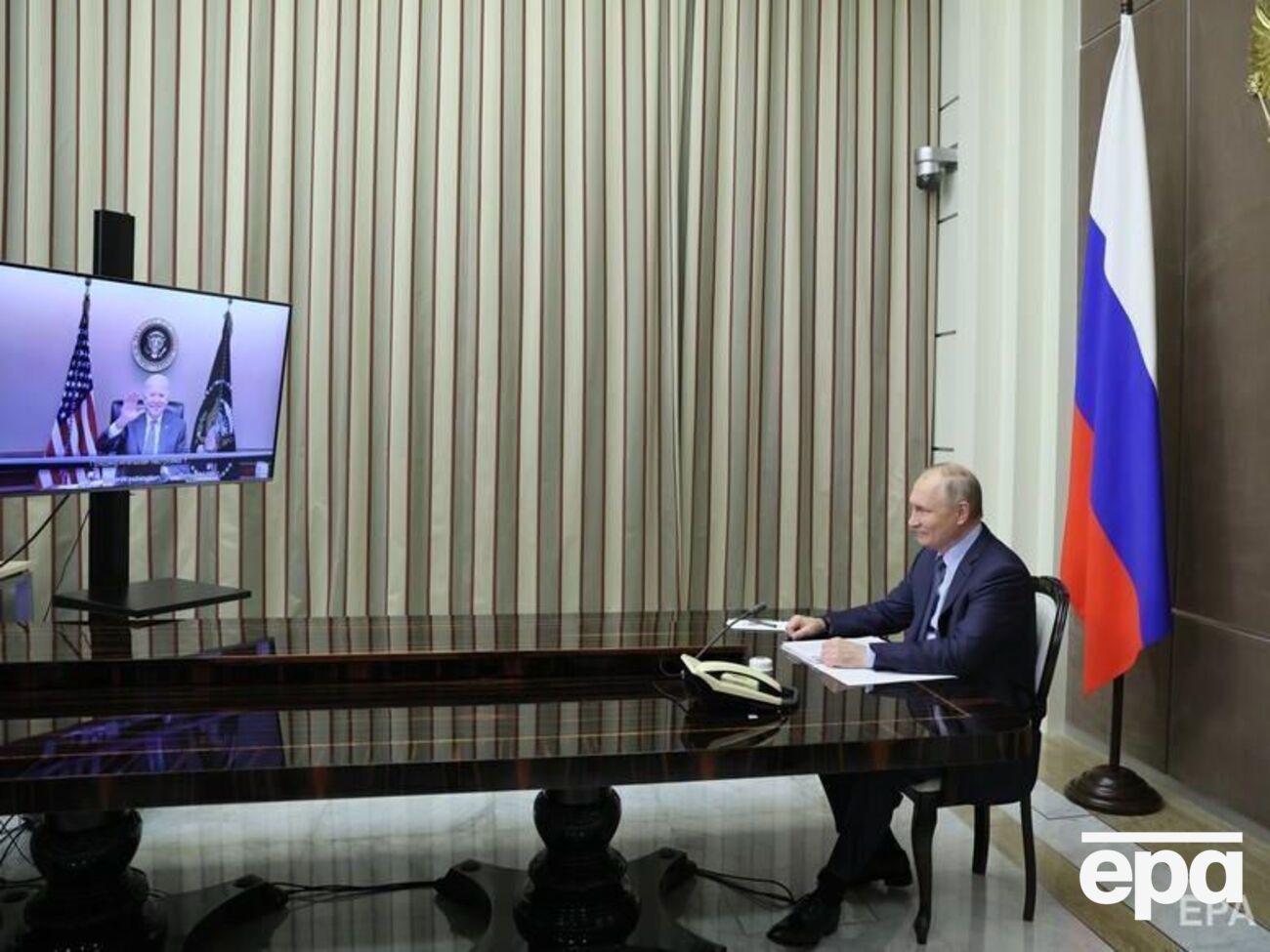 Путина Байден (на фото слева) называл кровавым диктатором