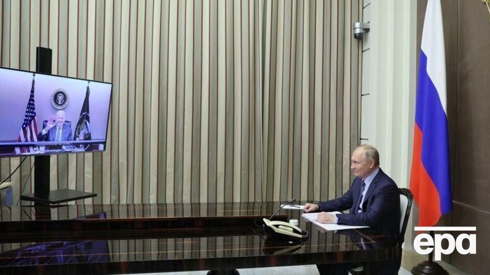 Путина Байден (на фото слева) называл кровавым диктатором