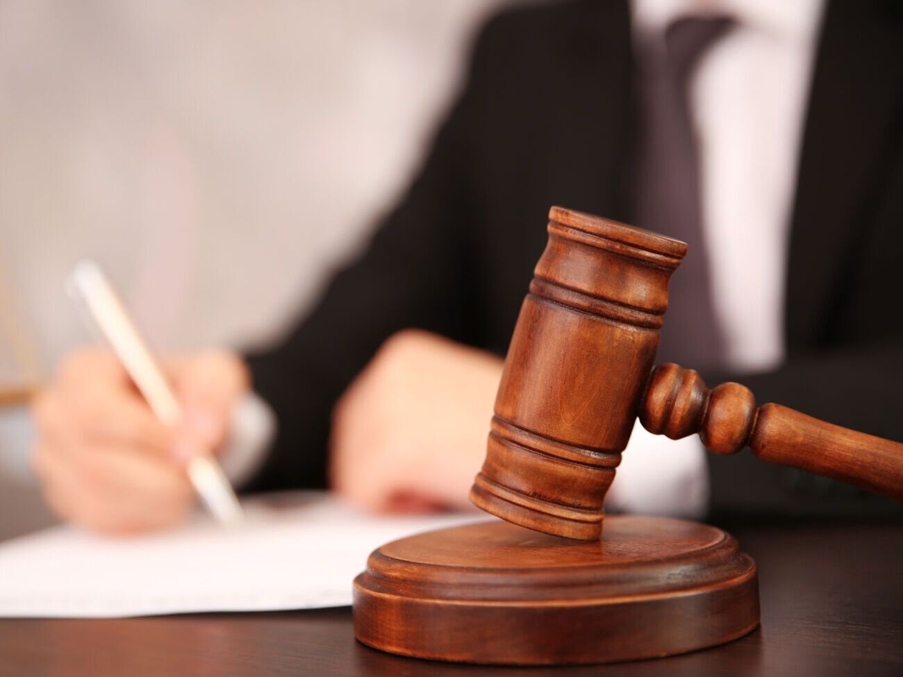 У першій інстанції ця категорія справ підсудна Окружному адміністративному суду Києва