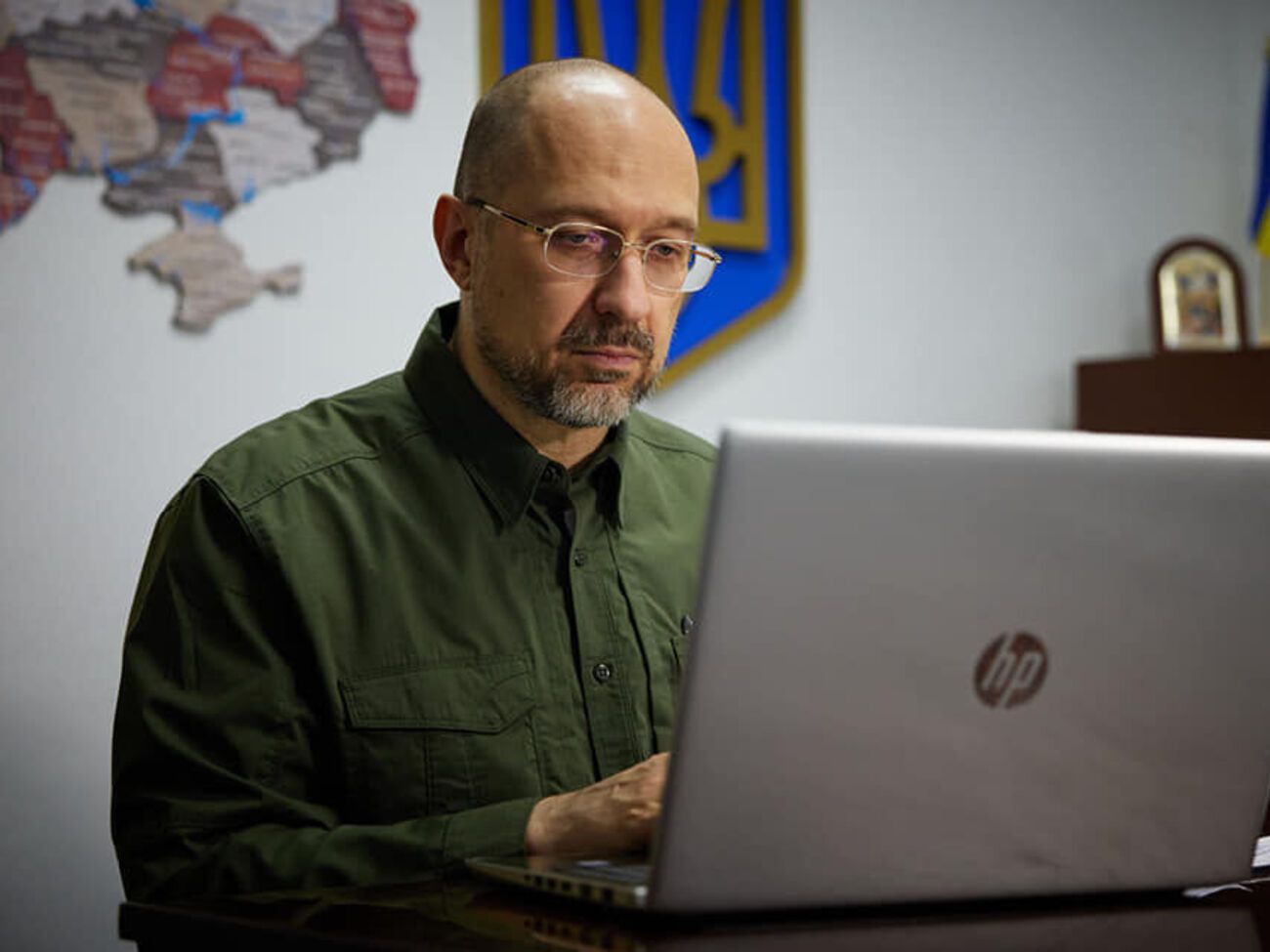 Прем'єр-міністр повідомив, що Кабмін затвердив три програми допомоги українцям, які вимушено покинули свої будинки через бойові дії