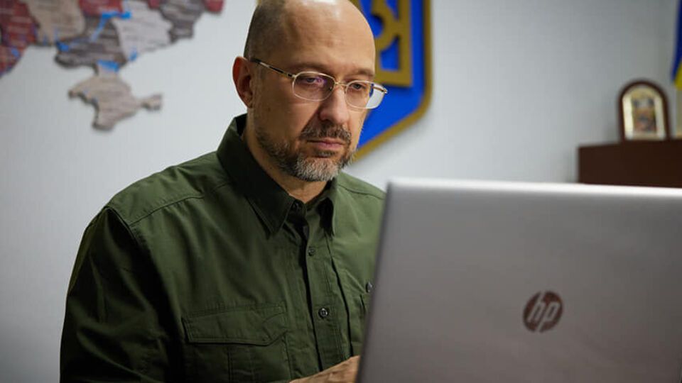 Премьер-министр сообщил, что Кабмин утвердил три программы помощи украинцам, вынужденно покинувшим свои дома из-за боевых действий