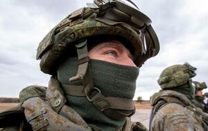 Российские военные похищают в Украине представителей местной власти, сообщила Денисова