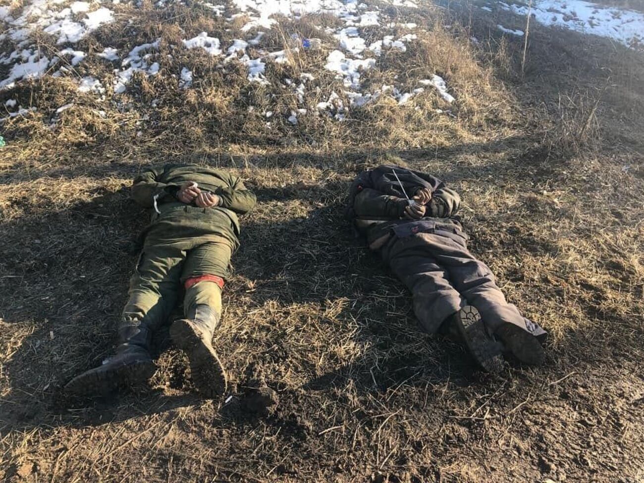 Как отмечают украинские военные, задержанные были одеты в разную форму и плохо экипированы
