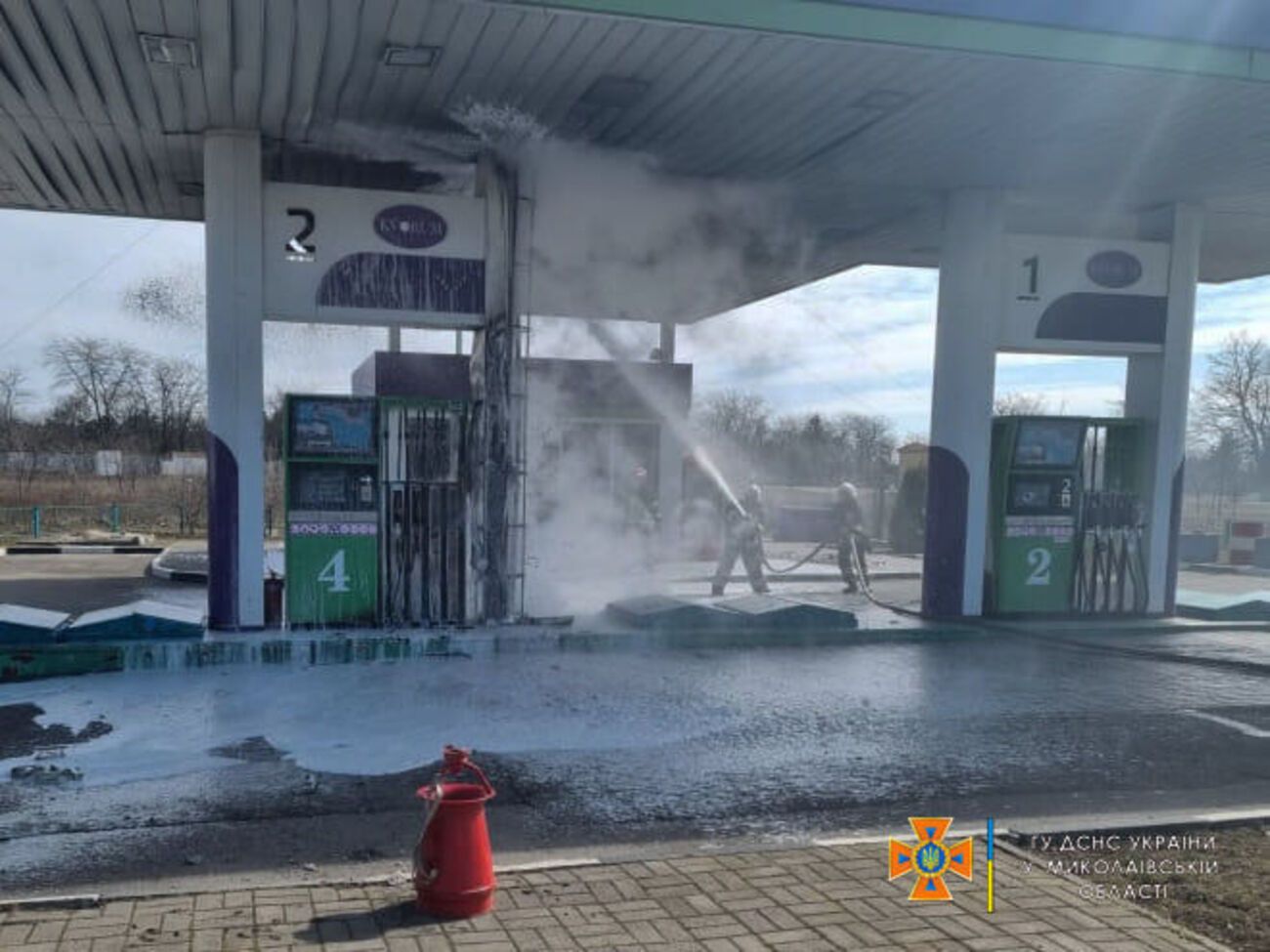 Через обстріл російськими окупантами на заправці у Миколаєві сталася пожежа