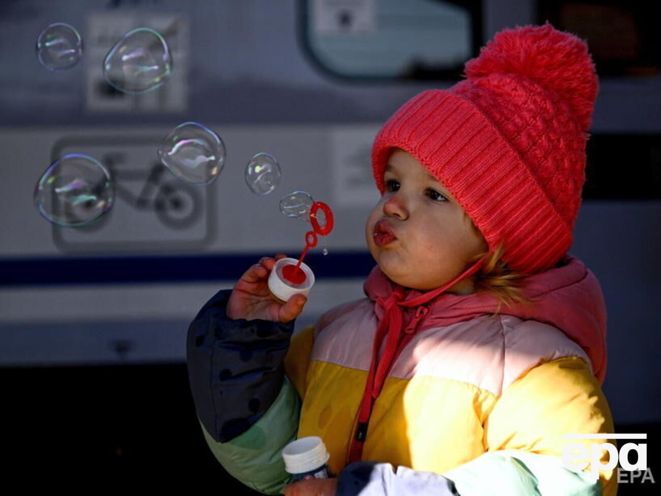 Примусове переміщення цивільного населення на територію РФ, зокрема дітей, має ознаки викрадення, зазначили у МЗС України