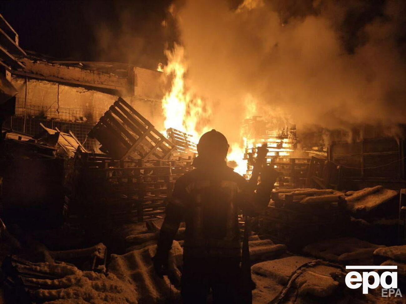 Окупанти бомблять мирних жителів України