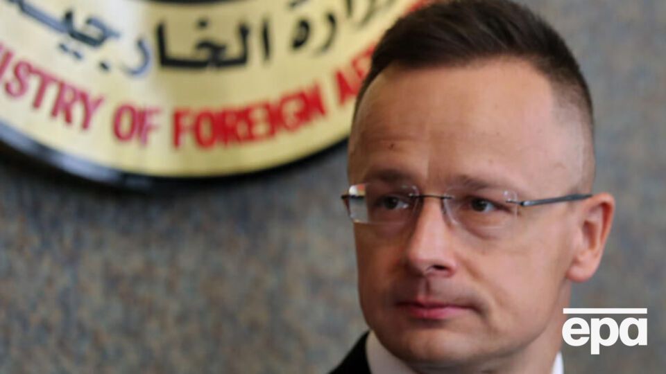 Венгрия рассматривает санкции против поставок энергоносителей из РФ как "красную линию", заявил Сийярто