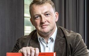 Когда мир признал Россию безумной, мамкины фашисты придумали новый слоган: "Нам не стыдно". Футболки делают с такой надписью и не только