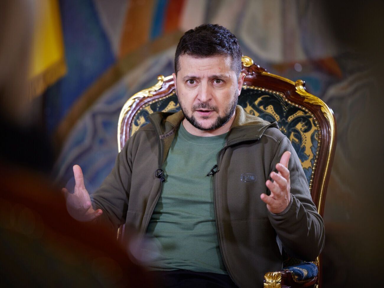 Зеленський: Потрібно більше санкцій. Щоб Росія шукала не військові резерви, не найманців у Лівії чи Сирії, а шукала мир. Одна людина шукала мир