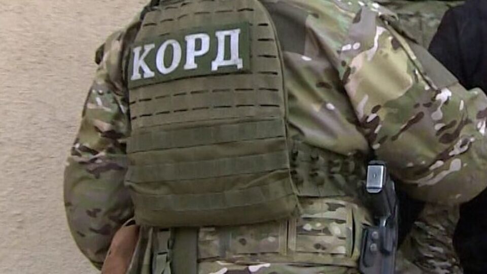 Правоохранители передали задержанных спецслужбам