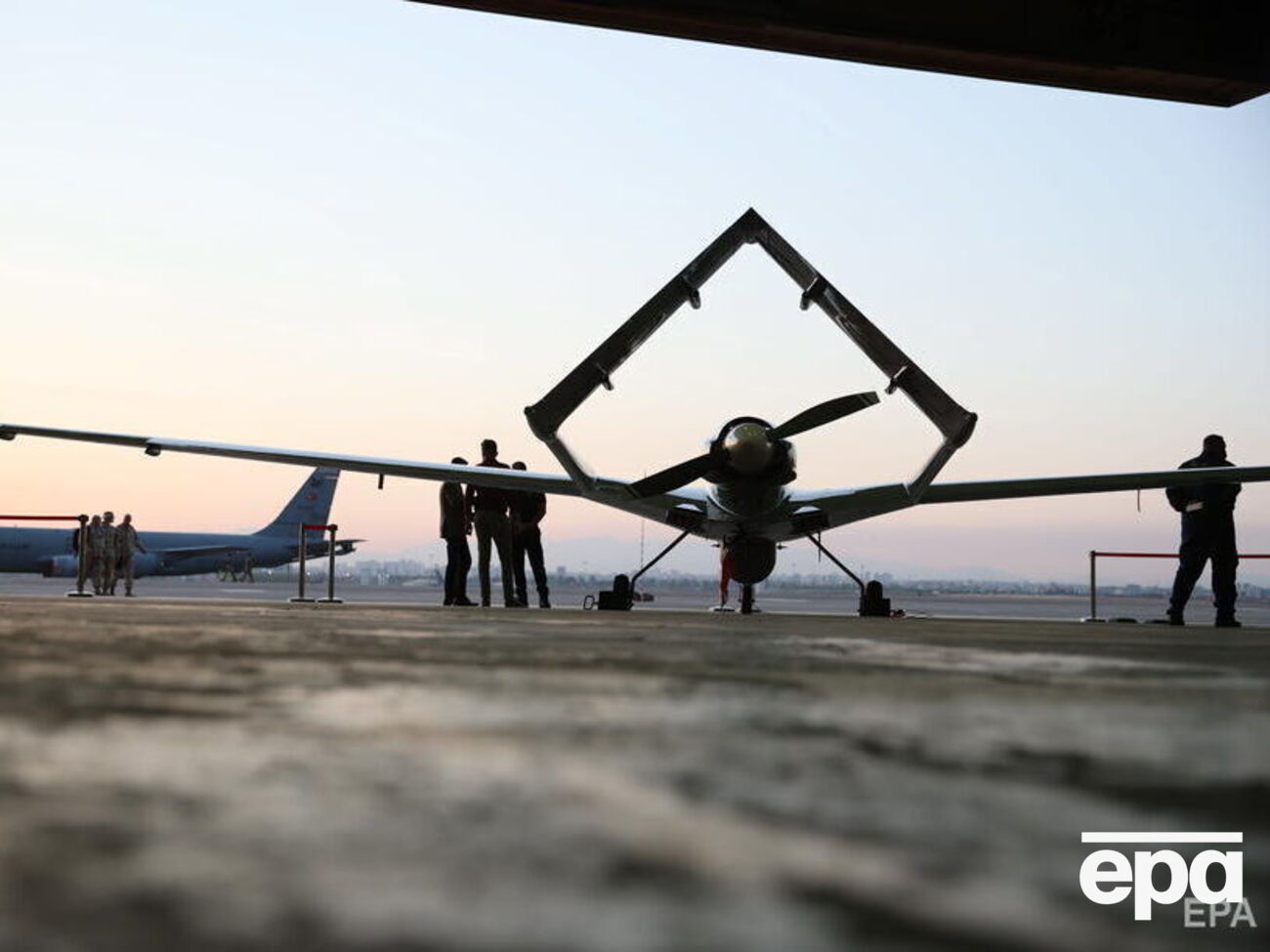 Наразі Bayraktar активно використовують українські військовослужбовці для знищення сил та техніки російських окупантів