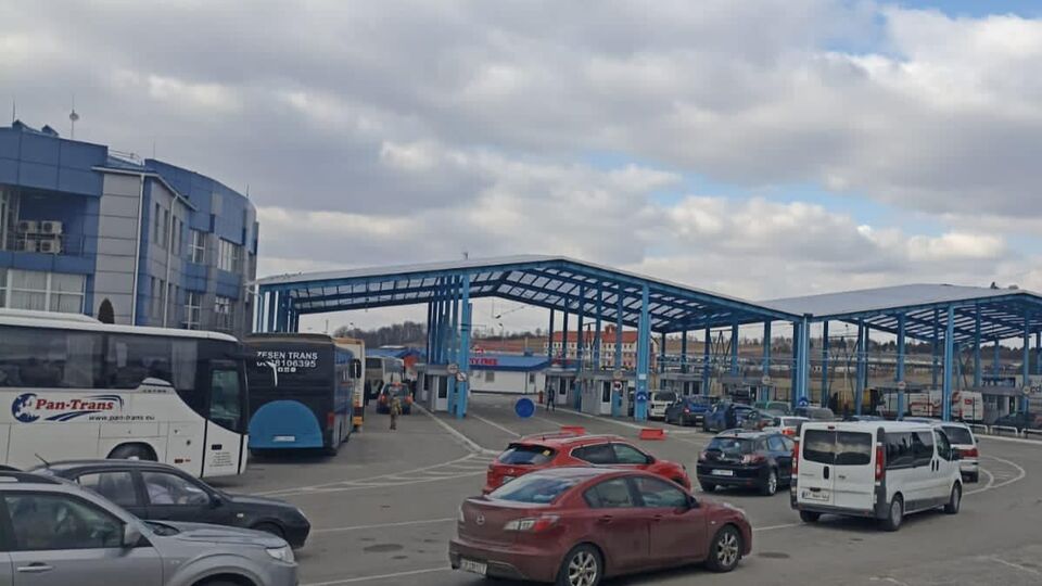 Найбільше людей упродовж доби виїхало до Польщі