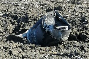 Залишки ворожого снаряда впали в полі
