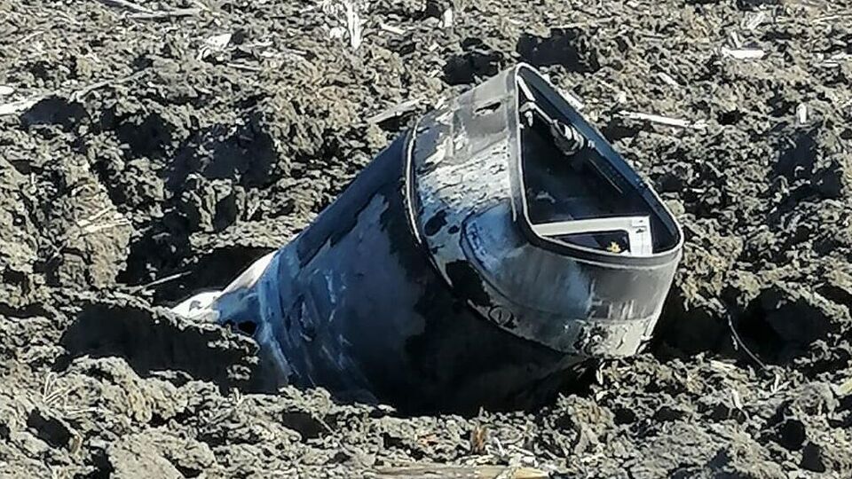 Залишки ворожого снаряда впали в полі