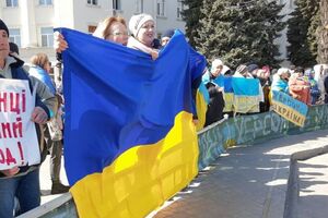 Жителі Херсона регулярно виходять на протести проти окупації