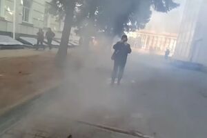 Против митингующих применяли газ