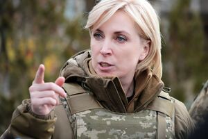 Украинская сторона пытается всеми силами "вытащить" людей, захваченных боевиками, отметила Верещук