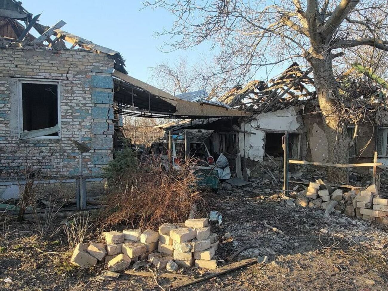 В результате атаки россиян разрушены дома, есть раненые и погибший