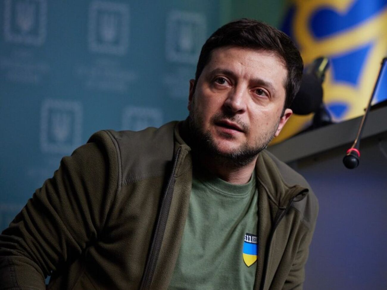 Зеленский поблагодарил главу МИД Греции за намерение лично сопровождать колонну с гуманитарной помощью в Мариуполь