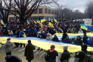 Проукраинский митинг в Каховке после того, как в регион зашли российские войска