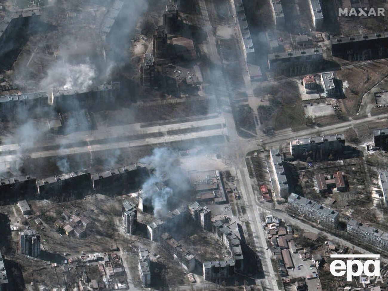 Российские оккупанты обстреливают Мариуполь почти месяц