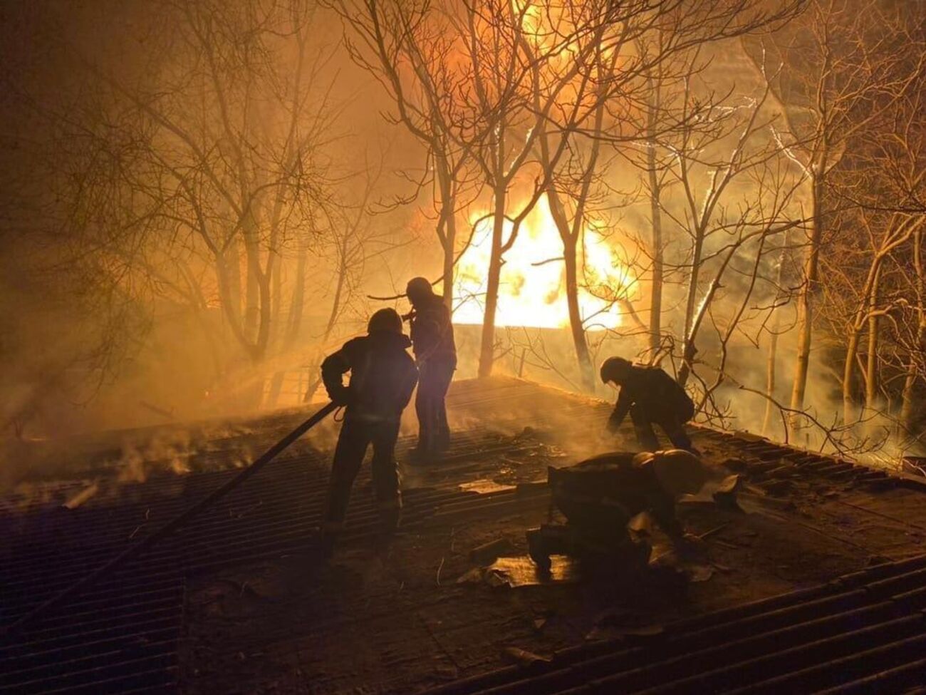 В результате попадания снаряда возник пожар