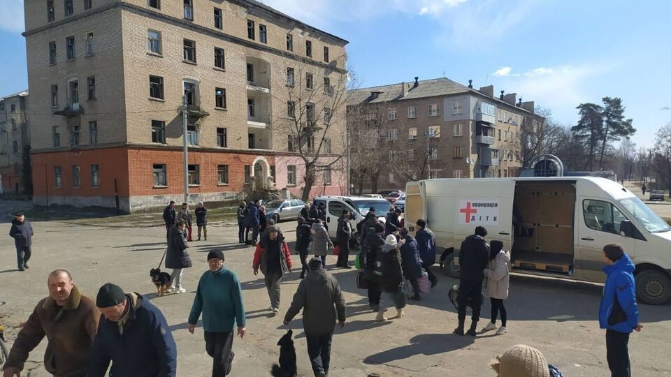 Евакуація з міст та громад Луганської області триває