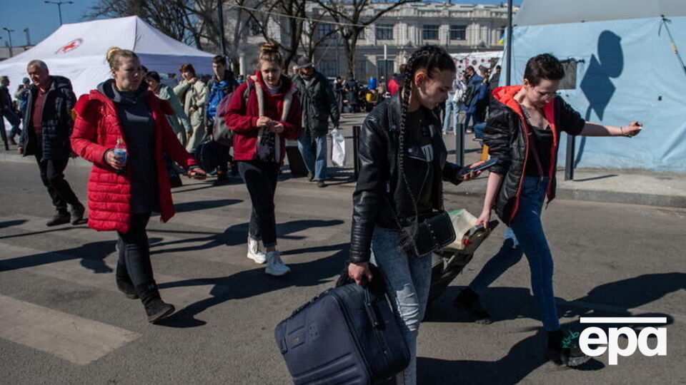 Согласно результатам опроса, 19% украинцев покинули свой город/село на время войны