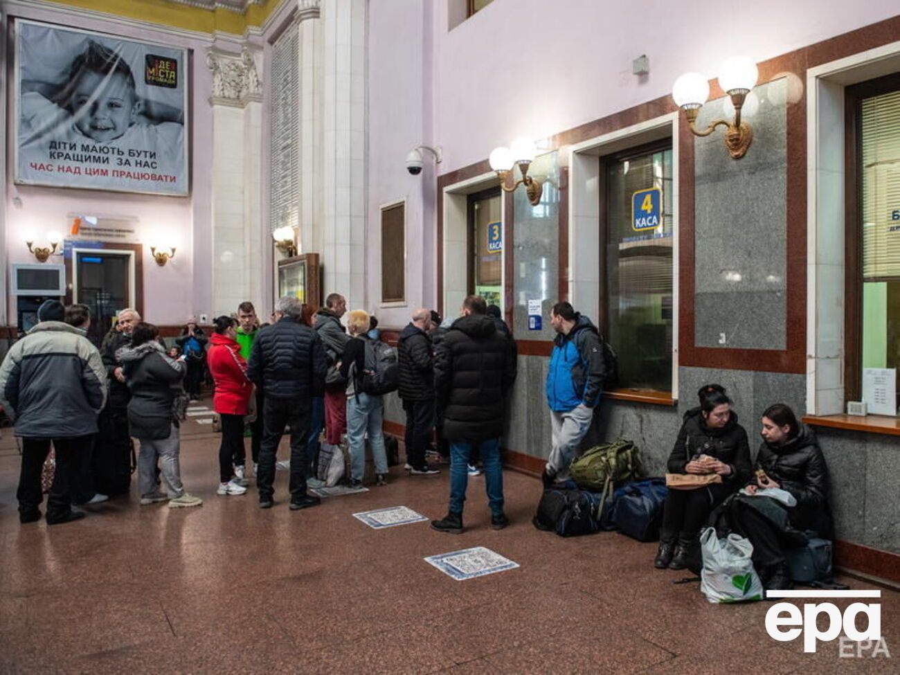 Украинцы могут подать заявление на получение статуса, позволяющего людям въезжать в США в экстренном порядке, даже если у них нет легальной визы