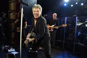 Группа Bon Jovi выступила в поддержку украинских волонтеров