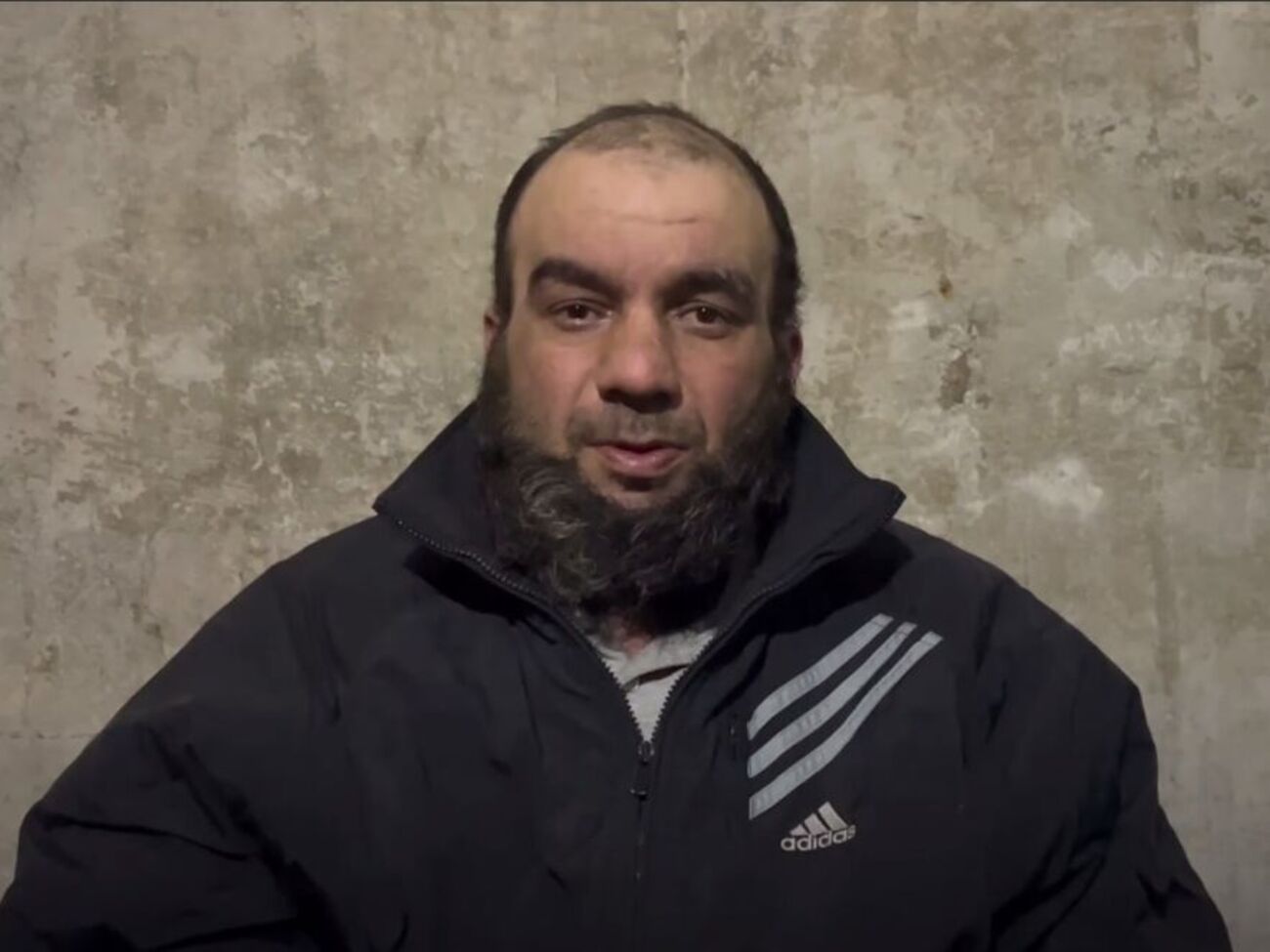 Пленный чеченец:&nbsp;С Россией мы должны воевать. Почему вы там раньше не воевали? Украинцы в первую, вторую чеченскую войну помогали нам. А сейчас что?