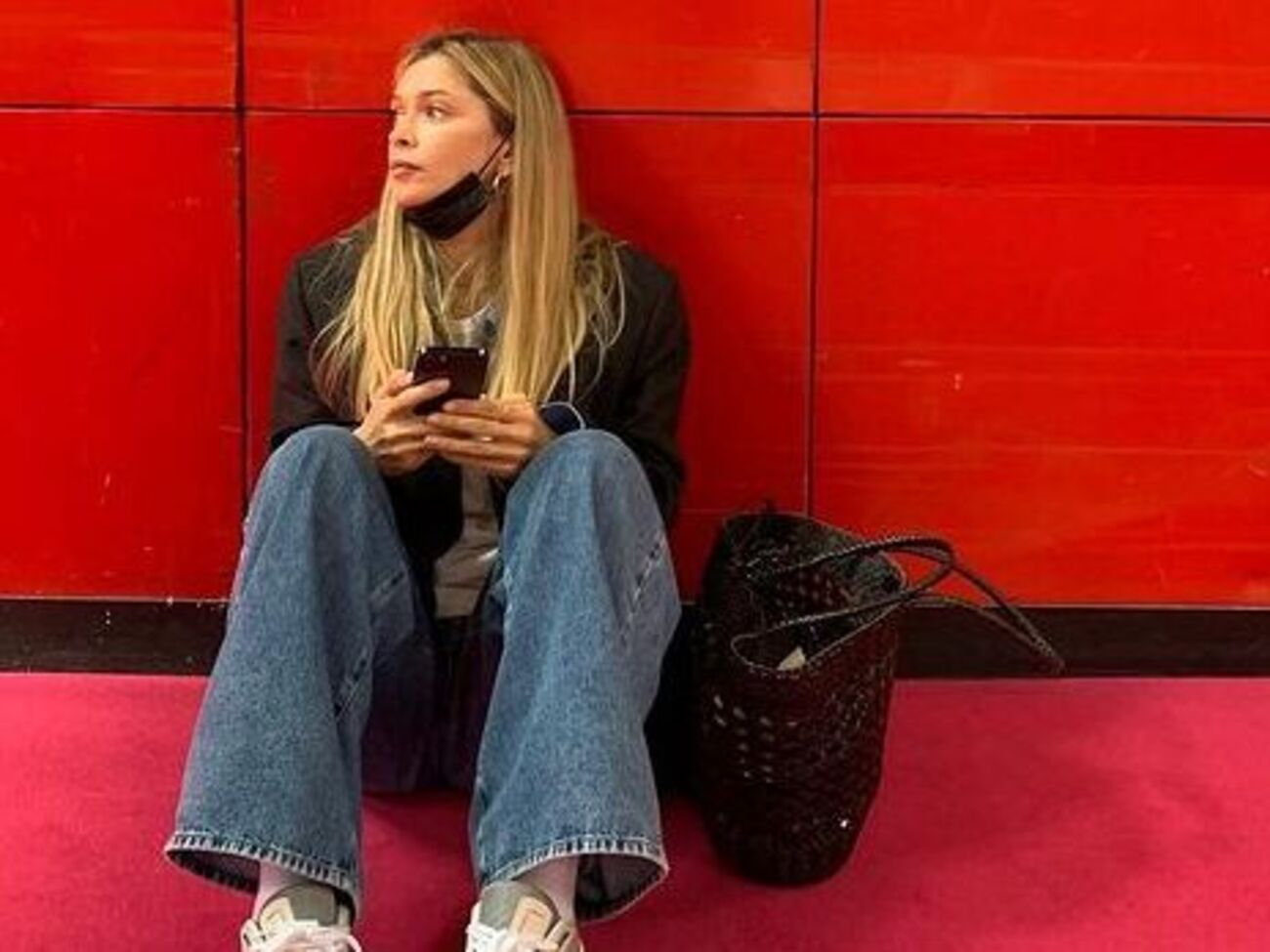 Брежнева: Я волонтерю в пункте гуманитарной помощи