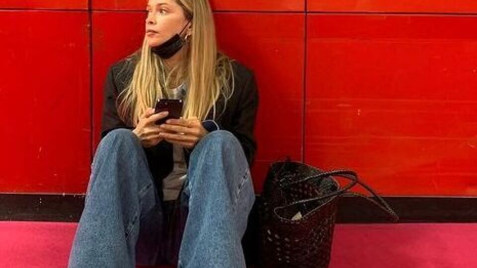 Брежнева: Я волонтерю в пункте гуманитарной помощи