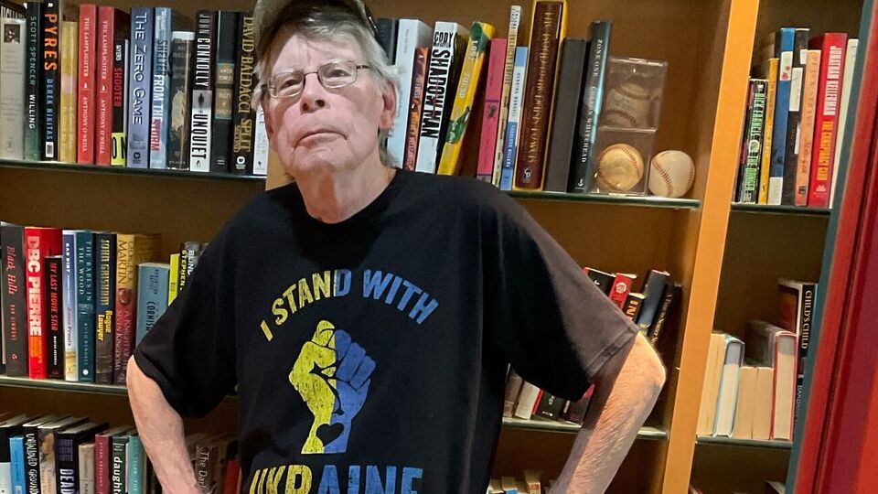 5 березня Кінг повідомив, що не продовжуватиме контрактів із російськими видавництвами на знак протесту проти нападу РФ на Україну