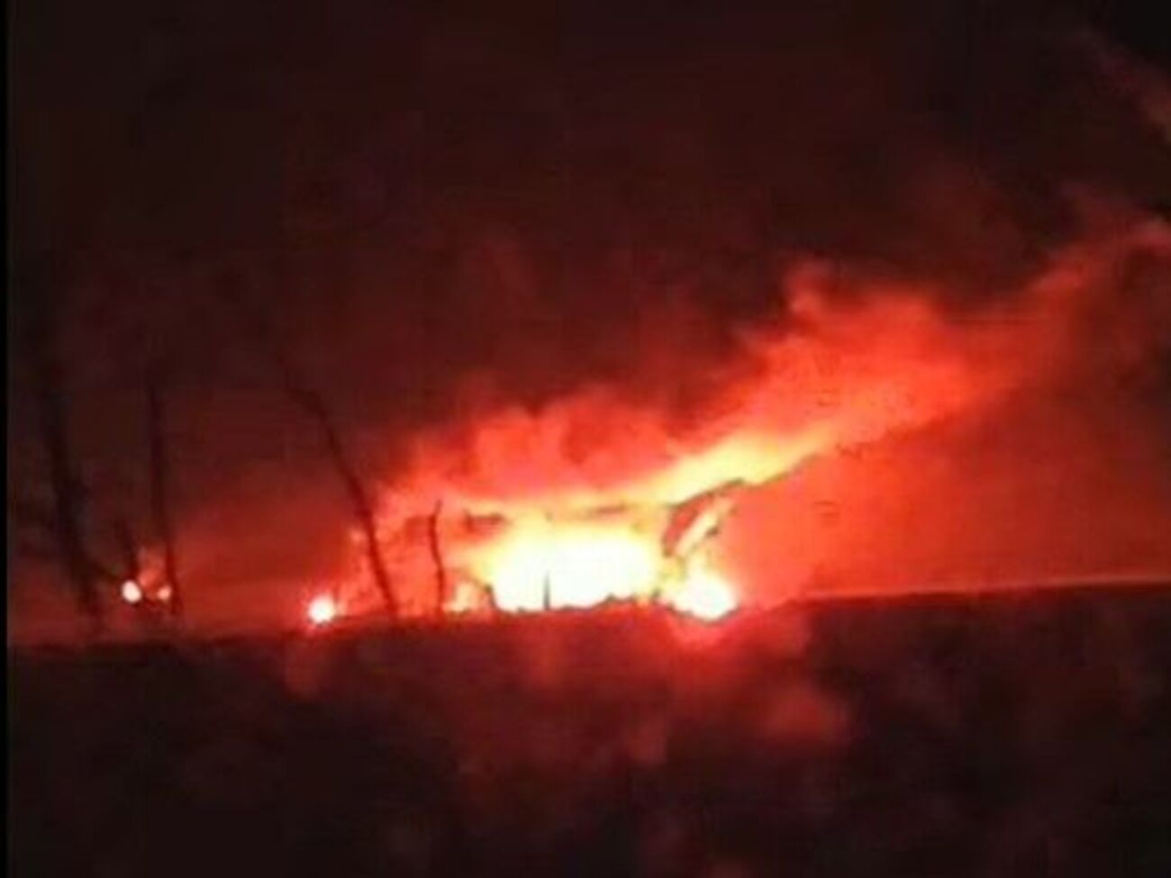 В Тростянце идут ожесточенные бои, продолжается большой пожар