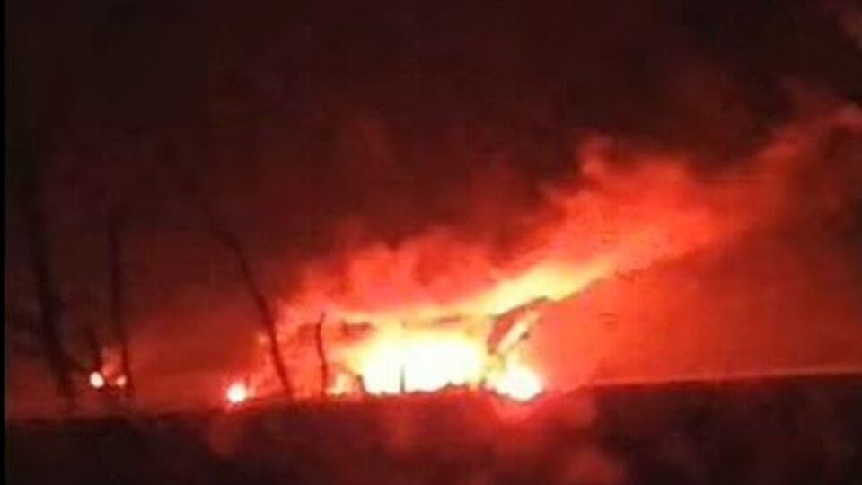 У Тростянці точаться запеклі бої, триває велика пожежа