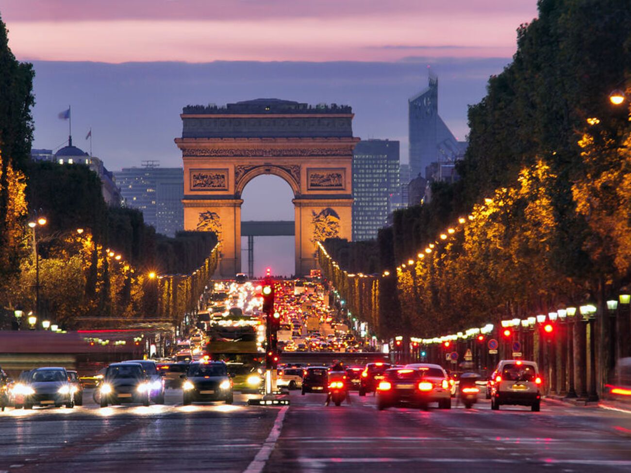 Мерія проголосувала за виняткову екстрену допомогу в розмірі &euro;1 млн на користь асоціацій та неурядових організацій, які допомагають Україні та працюють над прийманням українських біженців у Парижі