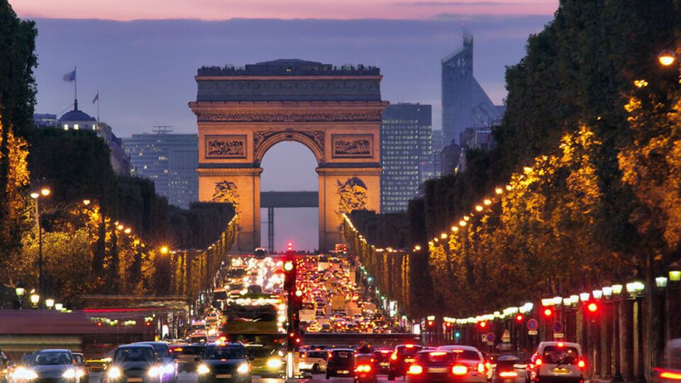 Мерія проголосувала за виняткову екстрену допомогу в розмірі €1 млн на користь асоціацій та неурядових організацій, які допомагають Україні та працюють над прийманням українських біженців у Парижі