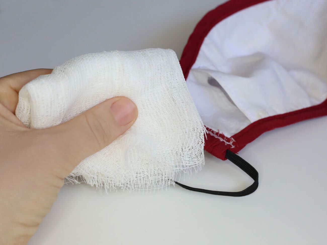 Украинцам советуют использовать ватно-марлевые повязки, смоченные водой или 2&ndash;5% раствором питьевой соды