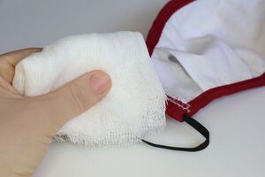 Украинцам советуют использовать ватно-марлевые повязки, смоченные водой или 2–5% раствором питьевой соды