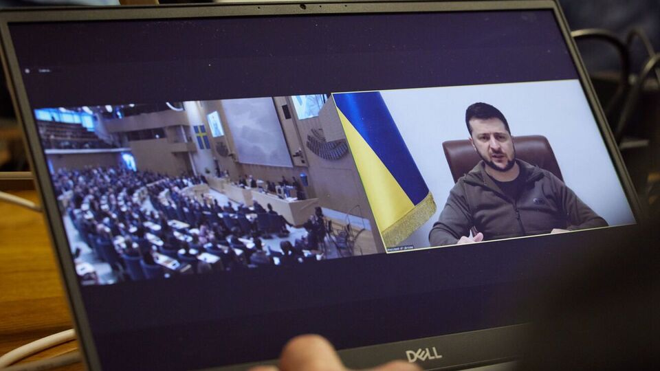 Зеленський звернувся до шведського парламенту та закликав посилити санкційний тиск на РФ