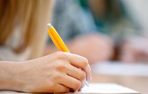 Экзамены в Украине отменяются только на 2022 год