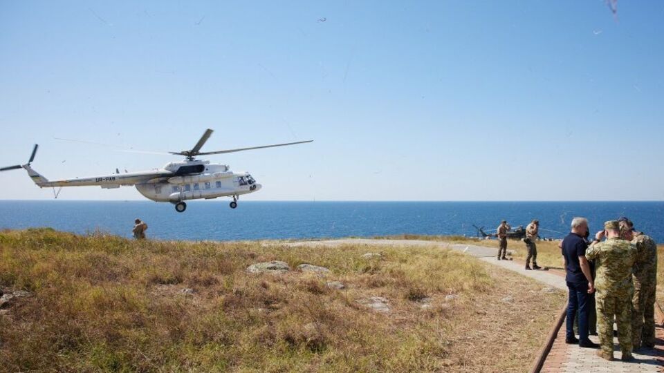 Фраза українських прикордонників "Російський військовий корабель, іди нах...й" стала відомою після відмови здати острів Зміїний